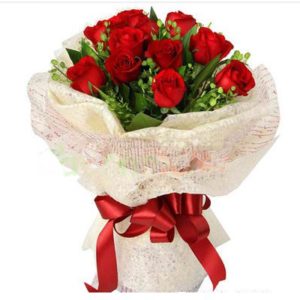 1 dozen Red Holland Roses in a Bouquet