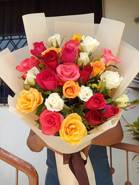 12pcs 4 Mix Colored Roses in a bouquet