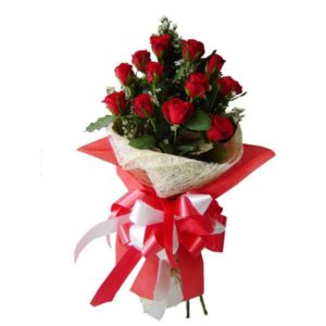 12 red roses flowers bouquet