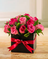 1 dozen Pink Holland Roses in a Box
