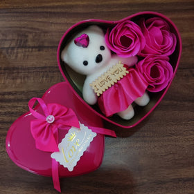 3pcs Soap Roses in a Heart Shape can with mini bear