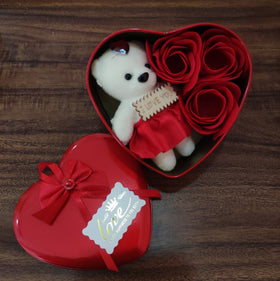 3pcs Soap Roses in a Heart Shape can with mini bear