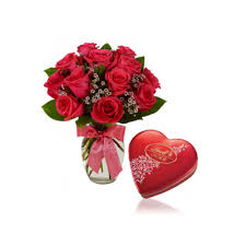 1 Dozen Pink Roses in a Vase with Lindt Heartshape